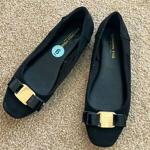 London Fog Black Slip On Velour Casli Flats Gold Embellishment Size 6